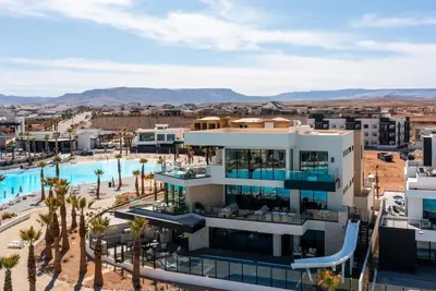 Image de The Oasis Utah at Desert Color (by Ember Stays)
