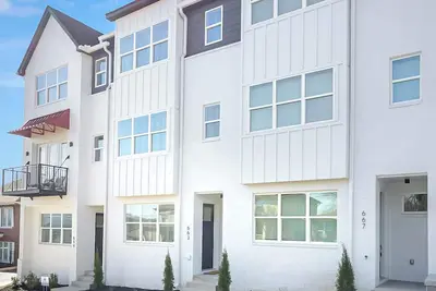 Image de 2bed, 2. 5bath, Walk to Utc/Erlanger, Laundry, 2 Car Garage, Balcony, Furnished