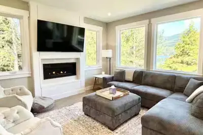Image de Spacious 5-bedroom home w\/Lake access, Ac in beautiful Sudden Valley\/Bellingham,