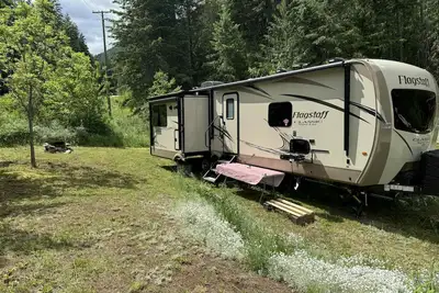 Image de Large + comfortable 2018 Trailer near Kootenay Lake