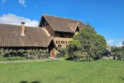 Image de Charming, Rustic Manor on Beautiful Green Estate