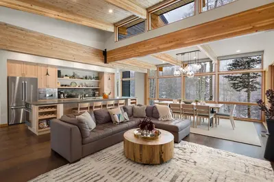 Image de Fireside Nights, Alpine Mornings: Hot Tub, Fireplaces, A/C | Sky & Grove at Ski Ranches
