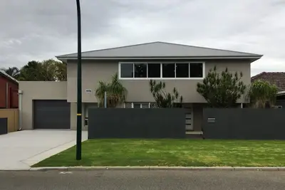 Image de Modern spacious 2 story home