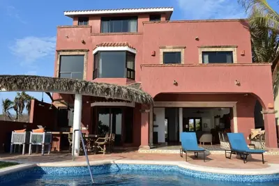 Image de Casa de la Rana! Spacious 6-bedroom Beach Front house in Nuevo Mazatlán