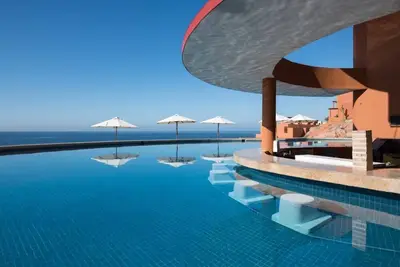 Image de Vibrant 1br Condo Steps from the Beach