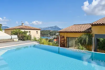 Image de Villa Mireille Le pradet Vue mer/piscine