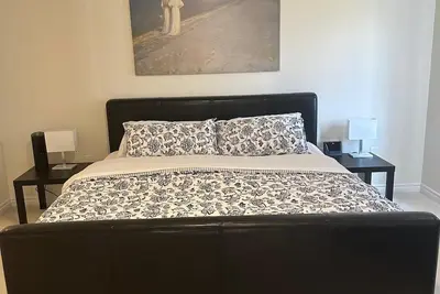 Image de 10Mins to Falls 4br NewHome, Ev Charger, FreeParking and fenced BackYard, sleeps12