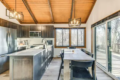 Image de Walk to Ski Slopes: Wintergreen Resort ‘Treehouse’