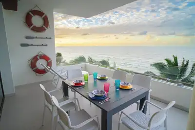 Image de Coastal Paradise: Beautiful beachfront penthouse - Kalendas