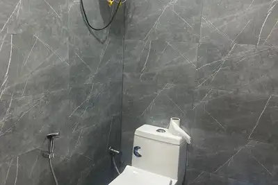 Charming 9-bedroom bed & breakfast with Ac, WiFi in bustling Delhi Ncr