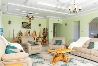 Luxury stay in Nanyuki. Family-friendly villa near Olpajeta. Mount Kenya views