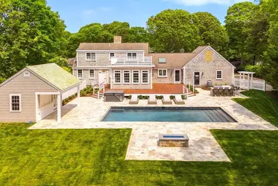 Image de Luxurious 4-Bedroom Retreat with Heated Pool & Hot Tub – Walk to Water! : 013-Op
