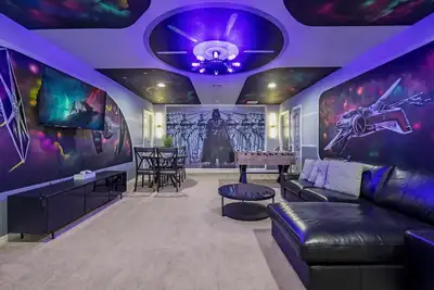 The Fantasy 8br Villa at Windsor Westside/Pool/Spa