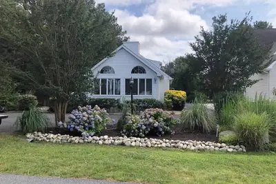 Image de Coastal Charm Oasis!