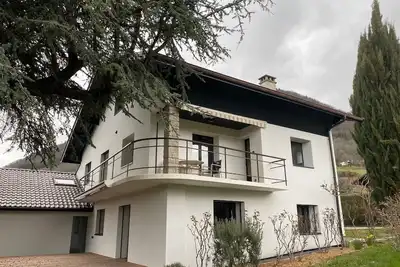 Image de Logement sur 2 étages avec 4 chambres dans maison individuelle à Menthon St B