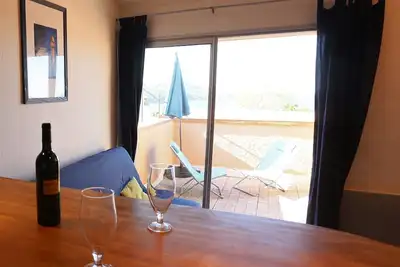 Face mer app. T2 + mezzanine, terrasse, parking clos, au calme, ménage inclus