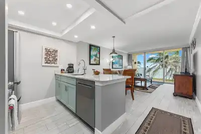 Image de Beach Condo/ Onsite Restaurant/ Wifi/ Sleeps 4/Condo 303
