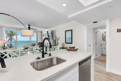 Image de Beach Condo/ Island Beach Resort/No Cleaning Fee/ Condo 305