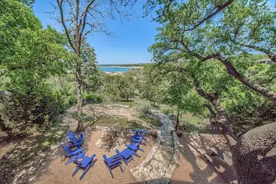 Image de Texas Rose offers direct access to Canyon Lake, stunning views