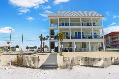 Image de 🏝️Just Beachy🏝️ 3br Townhome | Beachfront | Heart of Mexico Beach |