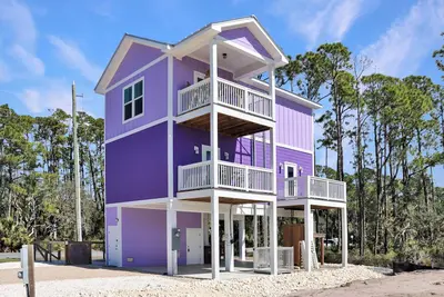 Image de ☀️ Pet Friendly - Short walk to Beach - Purple Haze ☀️