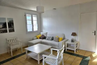 Image de Maison, proche plages et commerces, avec jardin clos. Animaux acceptés.