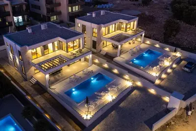 Image de Luxury Four-bedroom Villa Paradise with private heated pool