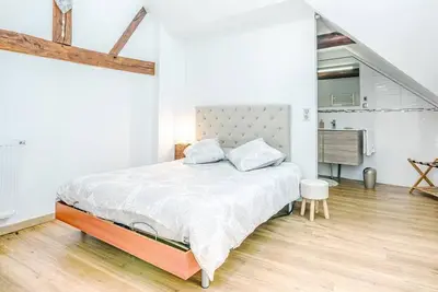 Image de Suite Luxe \"Le Edouard\" avec espace détente et Sauna, extérieur et cave voutée