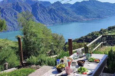 Image de Oasi Azzurra - three-room apartment in small villa with terrace overlooking Lake Iseo