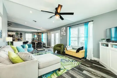 Image de New to Vrbo! Fresh Interior Updates, Walk to Beach, Yard Games & Bbq