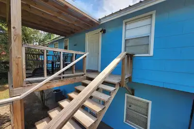 Image de 4 bedroom house walking distance to the lake, with 3 kayaks and a game garage.