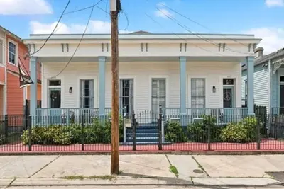 Image de Irish Channel 2-bedroom condo within walking distance to Magazine Street!