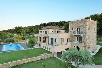 Villa Kalamos\/Sea View and Pool nearby Athens\/Tower
