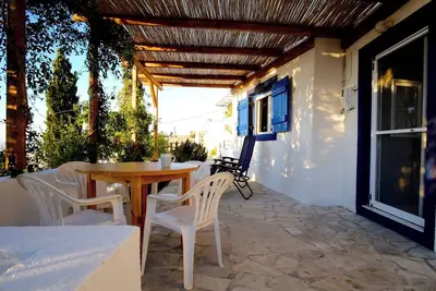 Charming 1-bedroom cottage in the mountain-side village of Schinokapsala