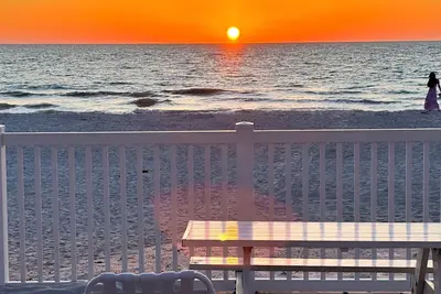 Image de Beach Retreat Ocean View Condo Steps from Beach, Gulf Swims & Beautiful Sunsets!