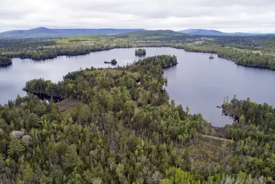 Image de Beautiful 4-bedroom lake log home with WiFi, Ac. With all amenities of in-town