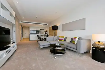 Image de New to Vrbo: Lake views Apt on Kingston Foreshore