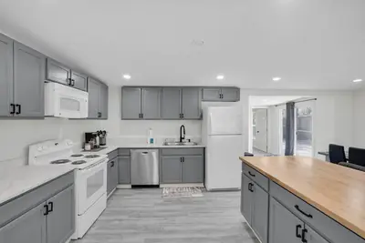 Image de Savannah’s Oak & Brick Hideaway