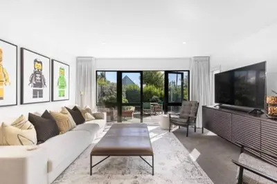 Image de Plush Upmarket close Hagley Park 2Bthrms 2 Bthrms