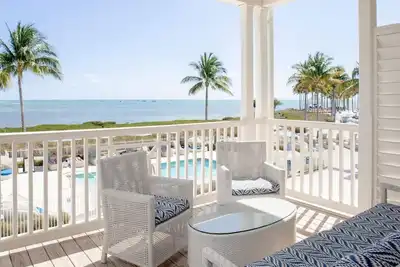 Image de Marathon Oceanfront Suite | Balcony + 2 Luxe Baths