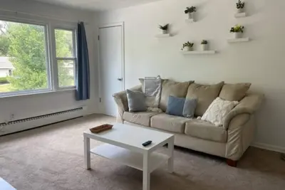 Image de Beautiful, Newly-Renovated 2-Bedroom Apartment in Madison