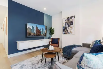 Image de Spacious Modern Suite—3 min to UofT, Sleeps 10
