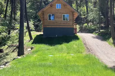 Image de Gorgeous Log Cabin at Ashley Lake