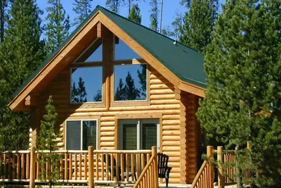 Image de Secluded 2-bed Cabin Getaway in Island Park, Idaho with Private Hot Tub
