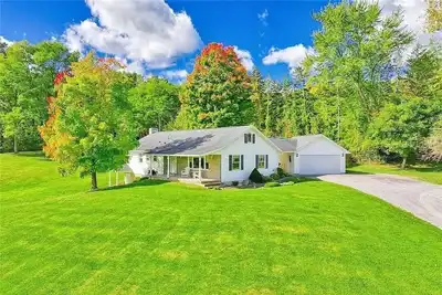 Image de Spacious Keuka Gem just minutes to Keuka Lake. Bbq, Firepit, Gameroom and more!