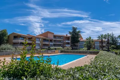 Image de C21Locationvacances, T3 Clim  Piscine  commerces et plages.
