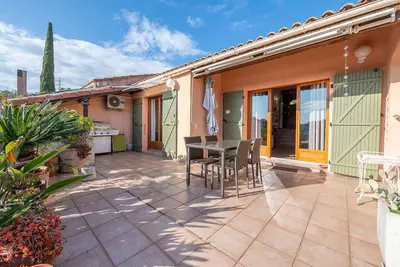 Image de C21Locationvacances Maison climatisée  jardin arboré proche commerces