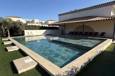 Image de C21LocationVacances, magnifique T3, refait à neuf, climatisé avec piscine.
