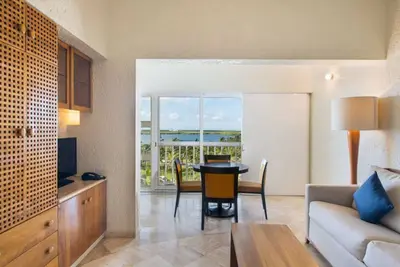Image de Golden Hour Getaway at Cancun