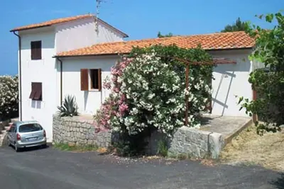 Image de Casa con giardino all'Isola d'Elba con vista mozzafiato sul mare e sul tramonto